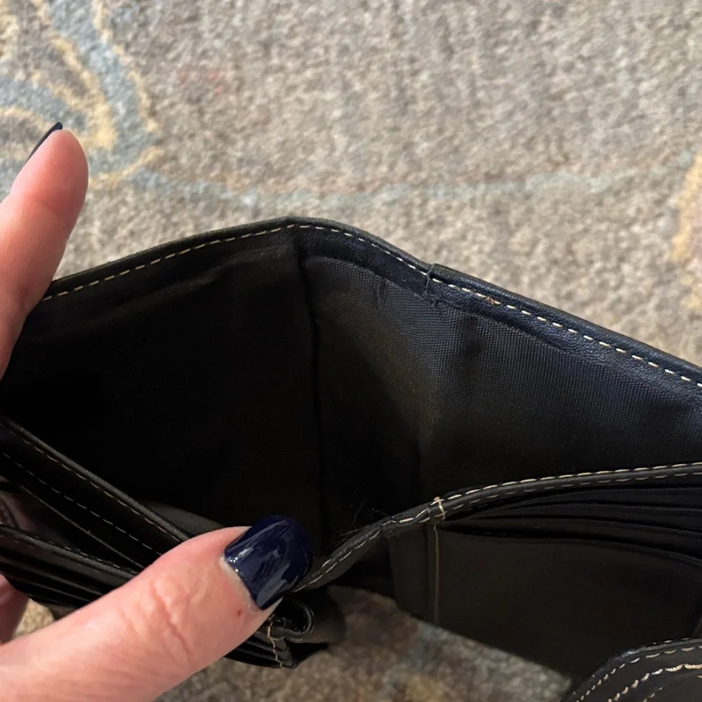 Fossil Black Leather Wallet with Contrast Stitching - Picture 5 of 9